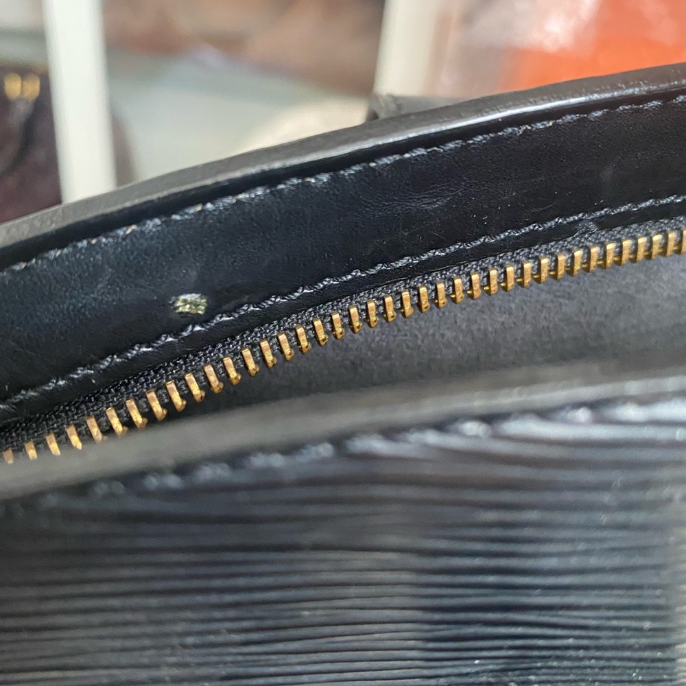LOUIS VUITTON Epi Saint Jacques PM Black Leather - Picture 5 of 7